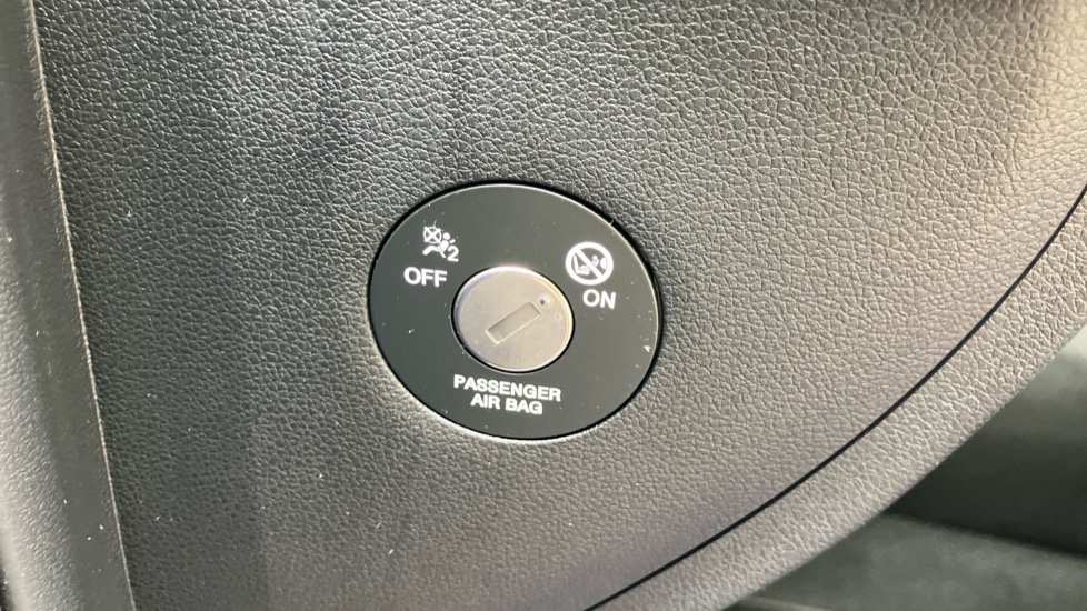 Hyundai i20 1.0T GDi Element 5dr Petrol Hatchback - Image 46