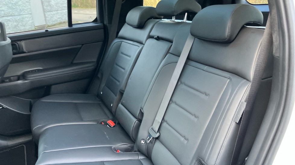 Hyundai SANTA FE 1.6 TGDi Hybrid Calligraphy 5dr 4WD Auto Hybrid Estate - Image 16