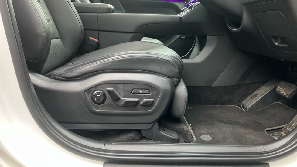 Hyundai SANTA FE 1.6 TGDi Hybrid Calligraphy 5dr 4WD Auto Hybrid Estate - Image 41
