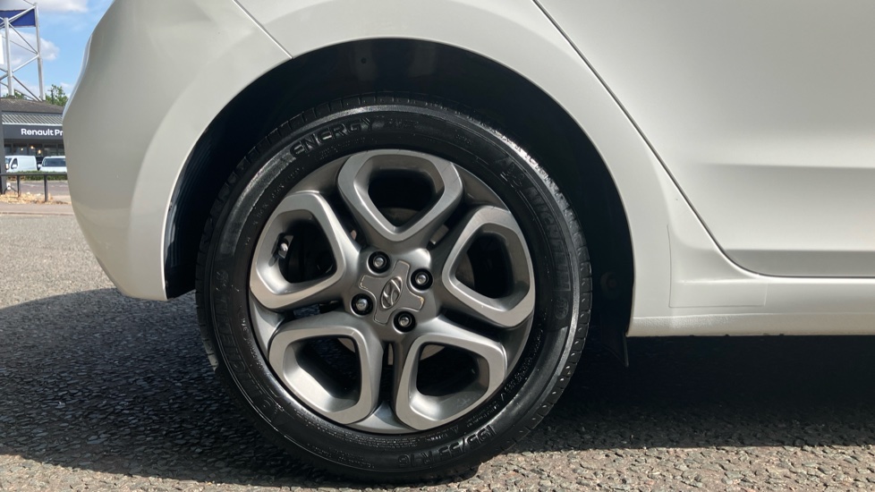 Hyundai i20 1.2 MPi Play 5dr Petrol Hatchback - Image 7