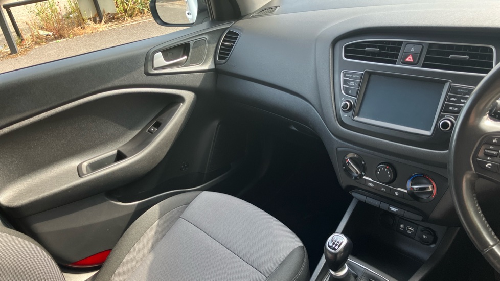 Hyundai i20 1.2 MPi Play 5dr Petrol Hatchback - Image 14