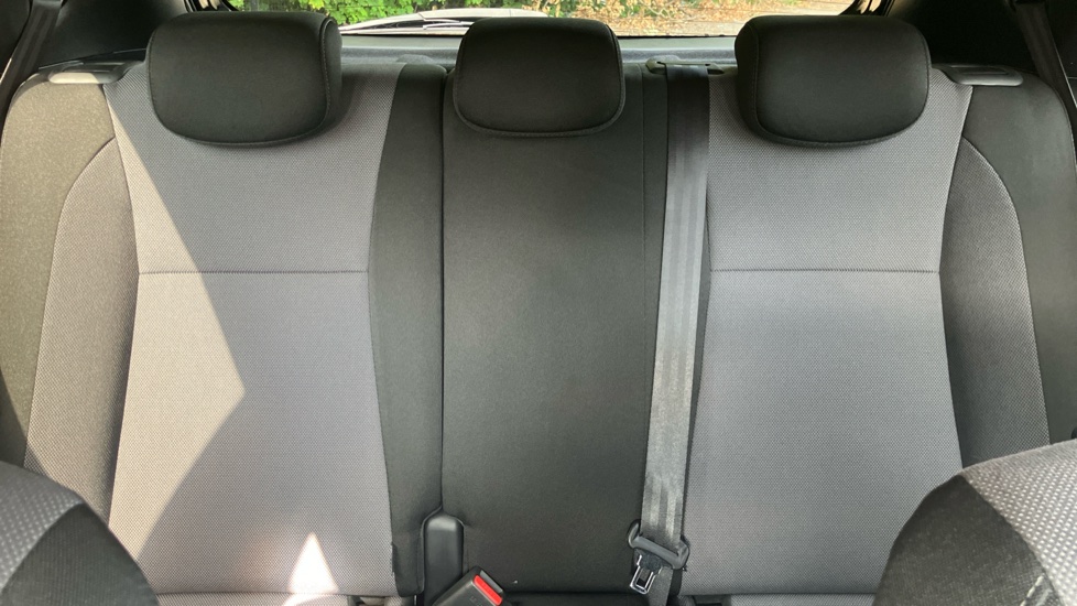 Hyundai i20 1.2 MPi Play 5dr Petrol Hatchback - Image 15