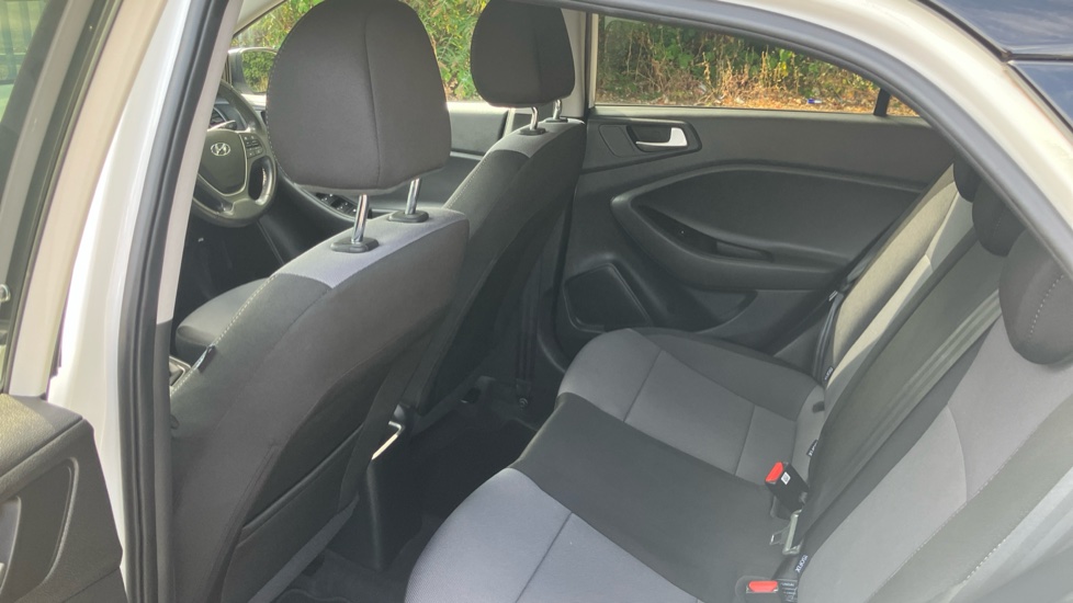 Hyundai i20 1.2 MPi Play 5dr Petrol Hatchback - Image 16
