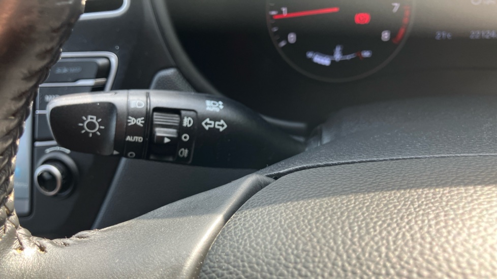 Hyundai i20 1.2 MPi Play 5dr Petrol Hatchback - Image 24