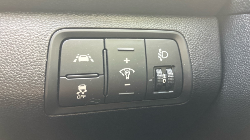 Hyundai i20 1.2 MPi Play 5dr Petrol Hatchback - Image 25