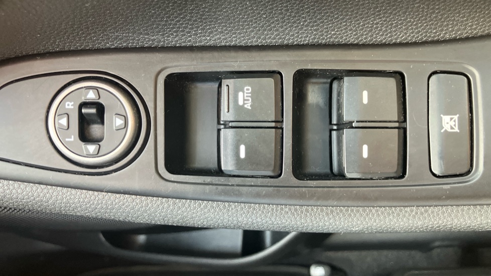 Hyundai i20 1.2 MPi Play 5dr Petrol Hatchback - Image 36