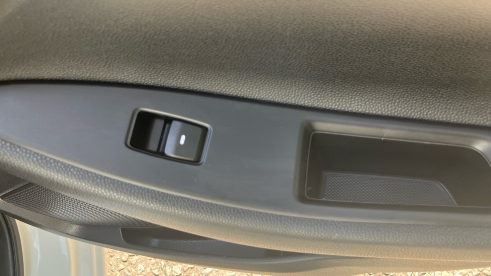 Hyundai i20 1.2 MPi Play 5dr Petrol Hatchback - Image 40