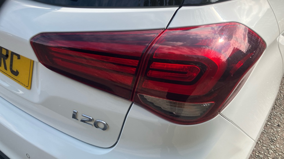 Hyundai i20 1.2 MPi Play 5dr Petrol Hatchback - Image 49