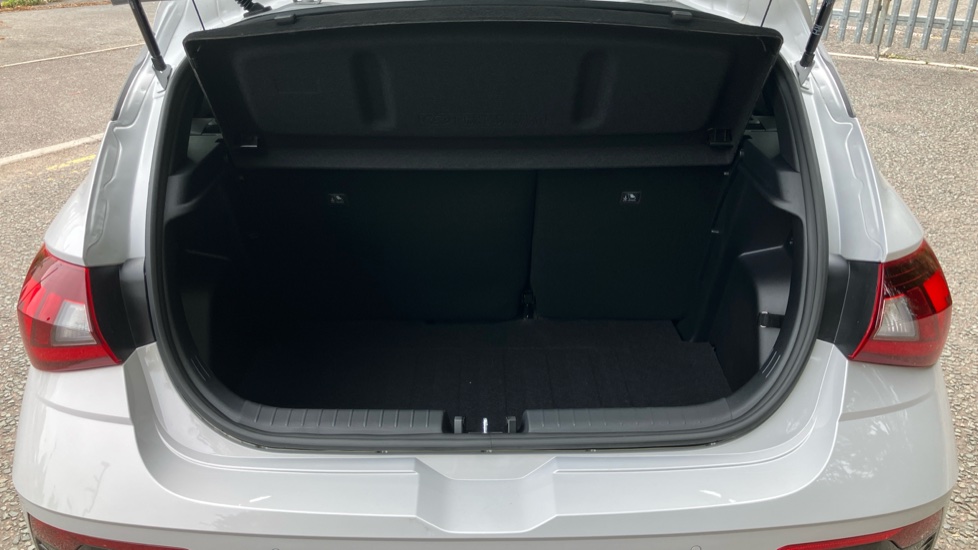 Hyundai i20 1.0T GDi 90 Black Line 5dr Petrol Hatchback - Image 4