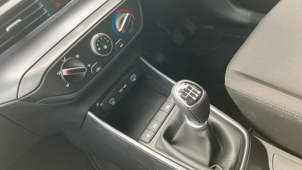 Hyundai i20 1.0T GDi 90 Black Line 5dr Petrol Hatchback - Image 13