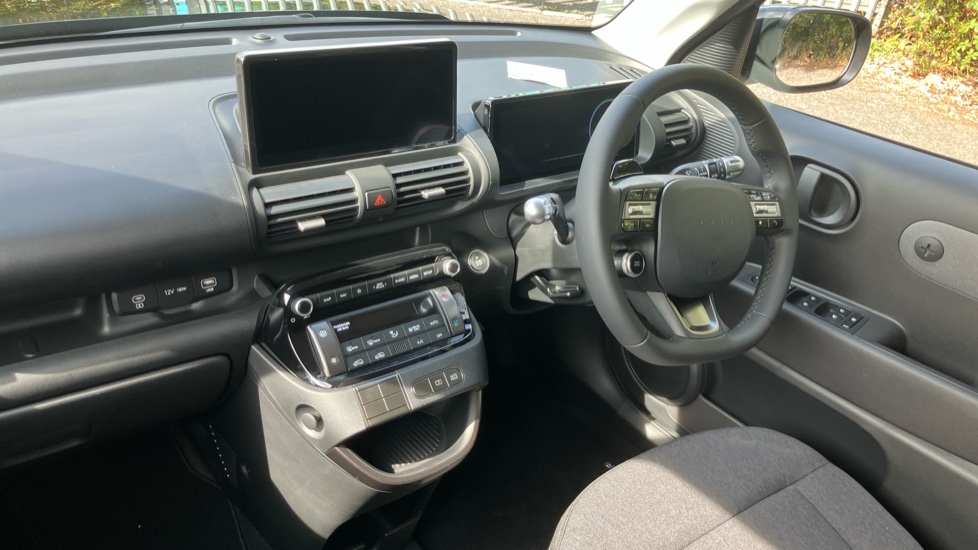 Hyundai INSTER 85kW 01 49kWh 5dr Auto Electric Hatchback - Image 9