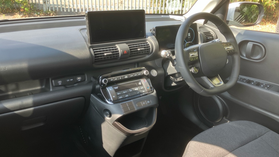 Hyundai INSTER 85kW 01 49kWh 5dr Auto Electric Hatchback - Image 9