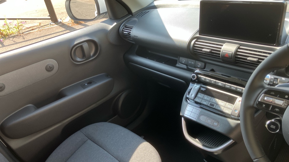 Hyundai INSTER 85kW 01 49kWh 5dr Auto Electric Hatchback - Image 14