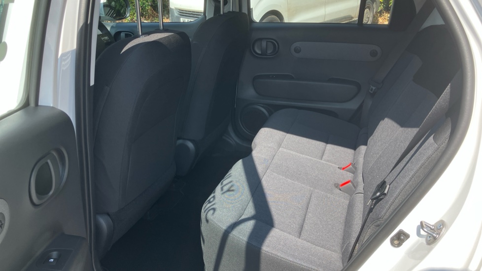 Hyundai INSTER 85kW 01 49kWh 5dr Auto Electric Hatchback - Image 16