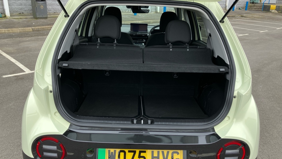 Hyundai INSTER 85kW 02 49kWh 5dr Auto Electric Hatchback - Image 4