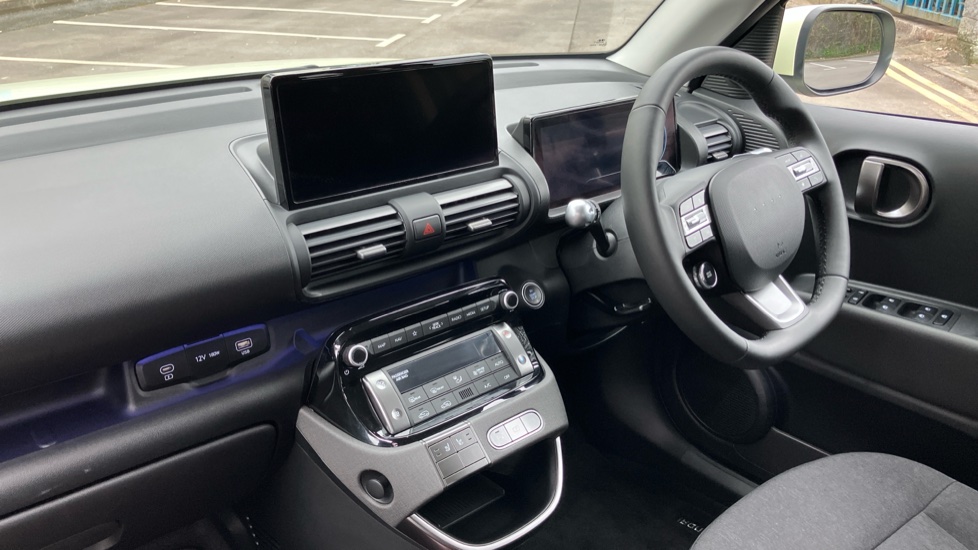 Hyundai INSTER 85kW 02 49kWh 5dr Auto Electric Hatchback - Image 9