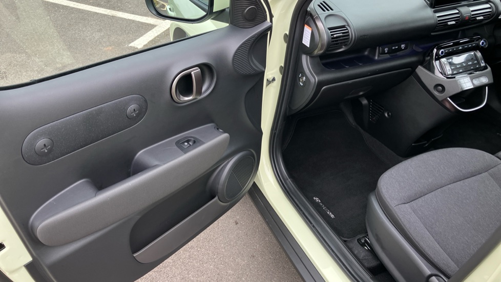 Hyundai INSTER 85kW 02 49kWh 5dr Auto Electric Hatchback - Image 34