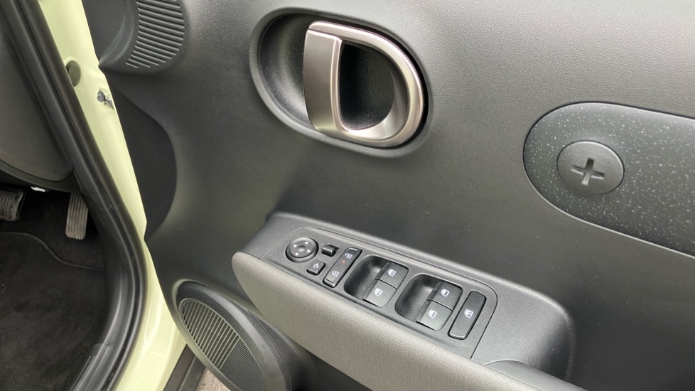 Hyundai INSTER 85kW 02 49kWh 5dr Auto Electric Hatchback - Image 36