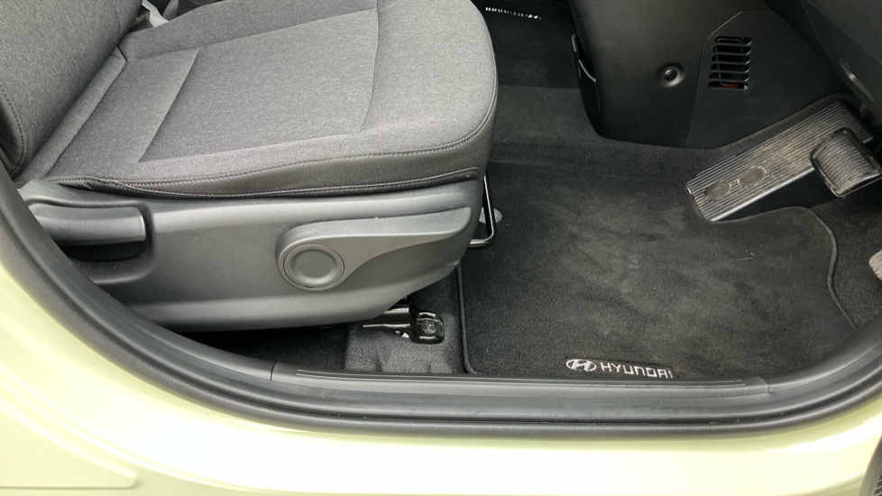 Hyundai INSTER 85kW 02 49kWh 5dr Auto Electric Hatchback - Image 37