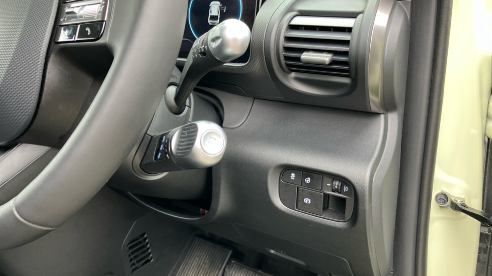 Hyundai INSTER 85kW 02 49kWh 5dr Auto Electric Hatchback - Image 38