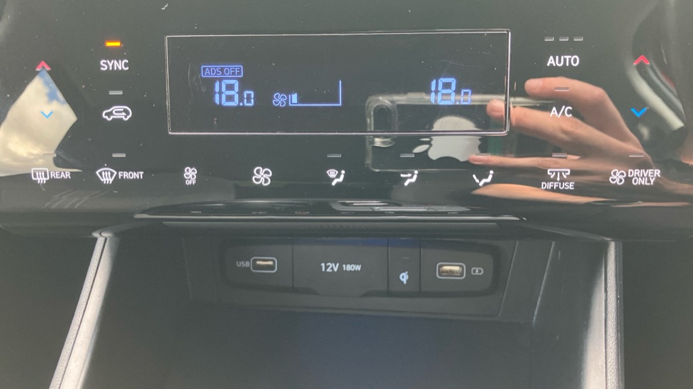 Hyundai TUCSON 1.6 TGDi Hybrid 230 Premium 5dr 2WD Auto Hybrid Estate - Image 30