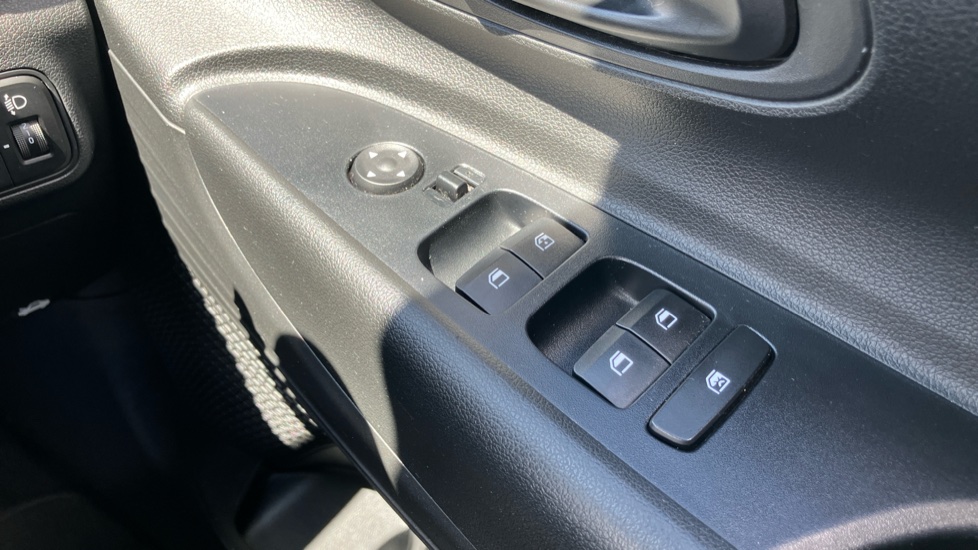 Hyundai i20 1.0T GDi 48V MHD SE Connect 5dr Petrol Hatchback - Image 21