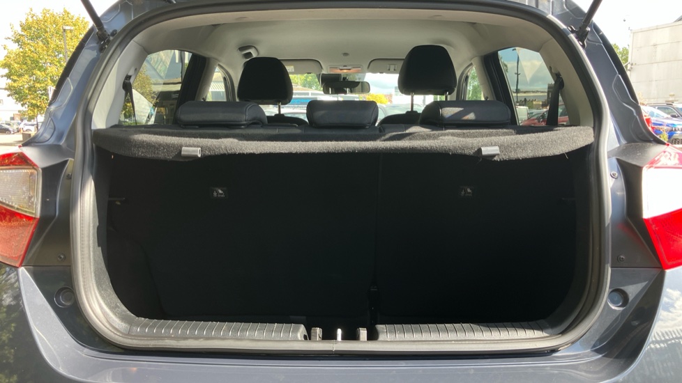 Hyundai i10 1.0 MPi Premium 5dr Petrol Hatchback - Image 4