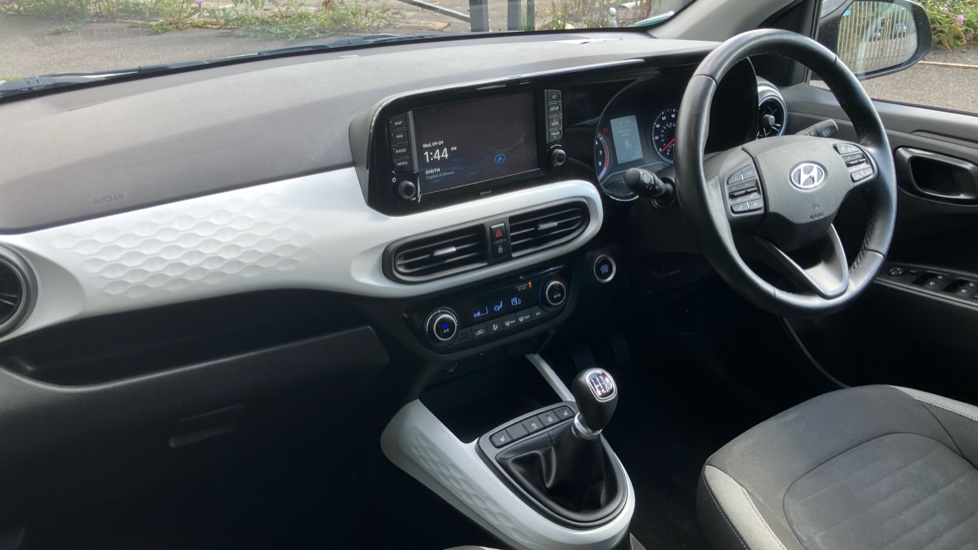 Hyundai i10 1.0 MPi Premium 5dr Petrol Hatchback - Image 9