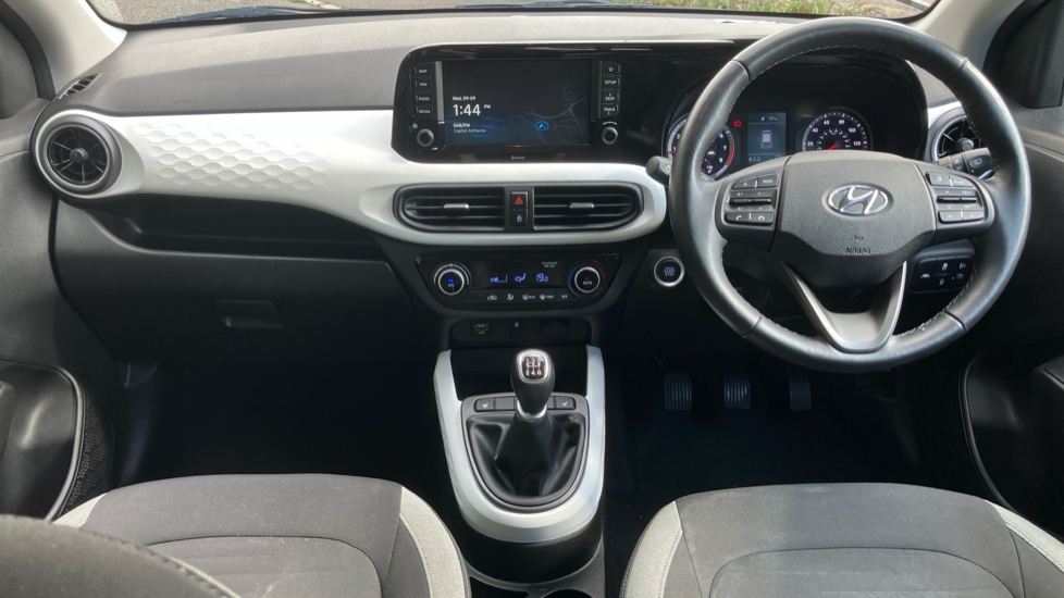 Hyundai i10 1.0 MPi Premium 5dr Petrol Hatchback - Image 10