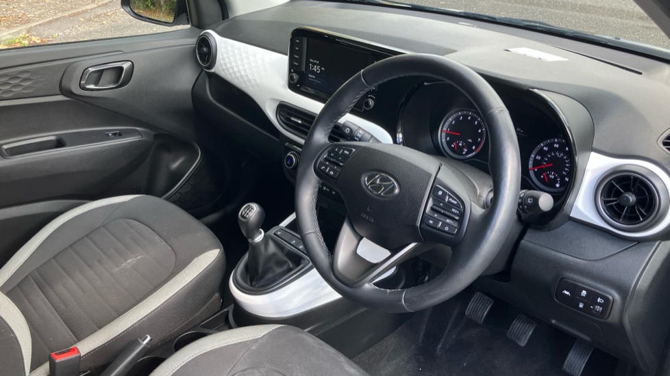 Hyundai i10 1.0 MPi Premium 5dr Petrol Hatchback - Image 11