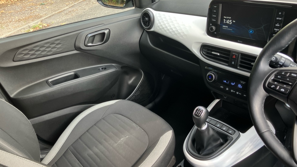 Hyundai i10 1.0 MPi Premium 5dr Petrol Hatchback - Image 14