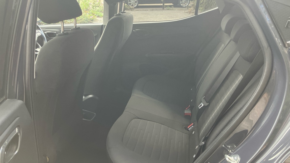 Hyundai i10 1.0 MPi Premium 5dr Petrol Hatchback - Image 16