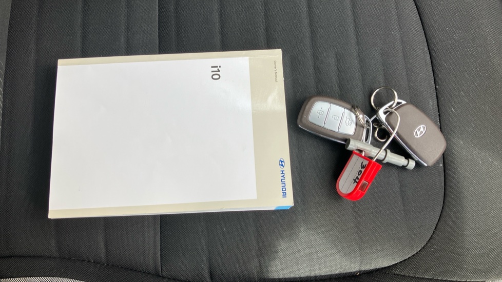 Hyundai i10 1.0 MPi Premium 5dr Petrol Hatchback - Image 19