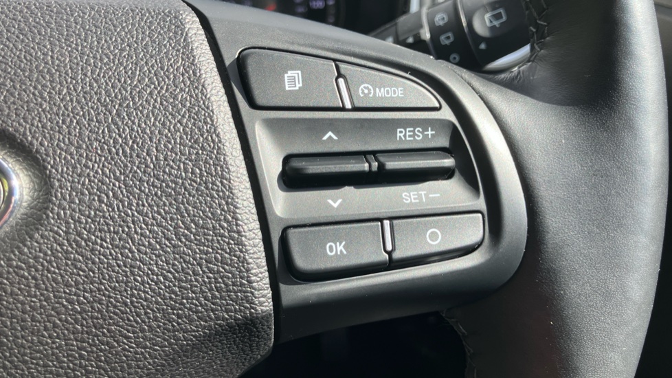 Hyundai i10 1.0 MPi Premium 5dr Petrol Hatchback - Image 23