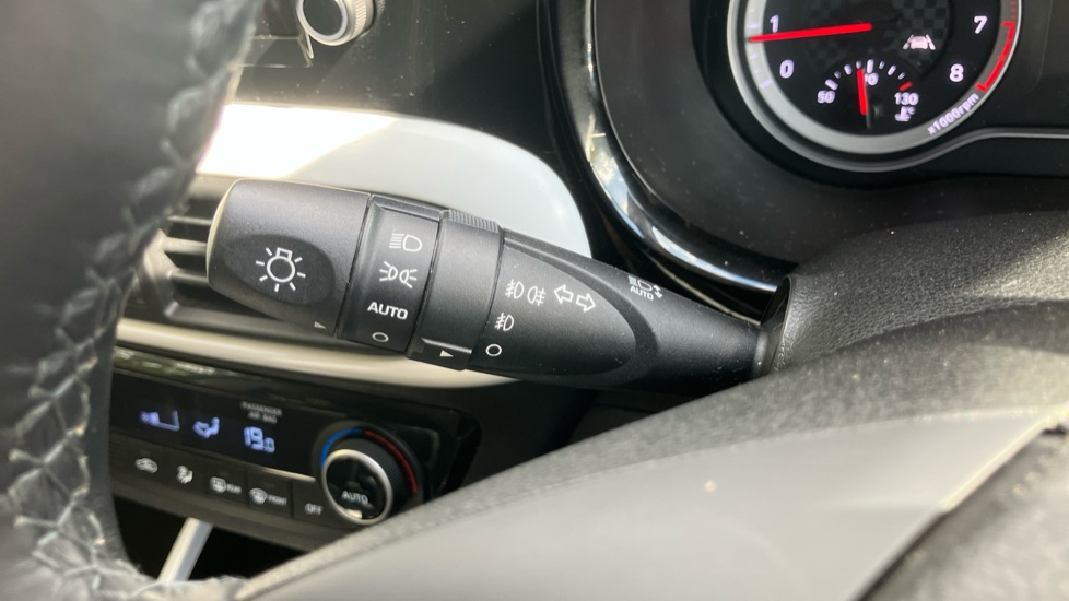 Hyundai i10 1.0 MPi Premium 5dr Petrol Hatchback - Image 26