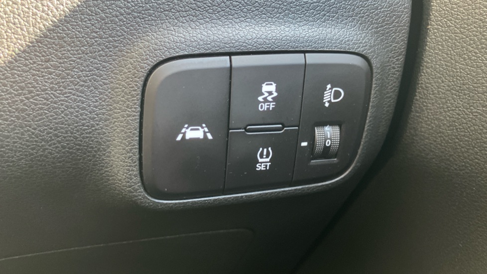 Hyundai i10 1.0 MPi Premium 5dr Petrol Hatchback - Image 27