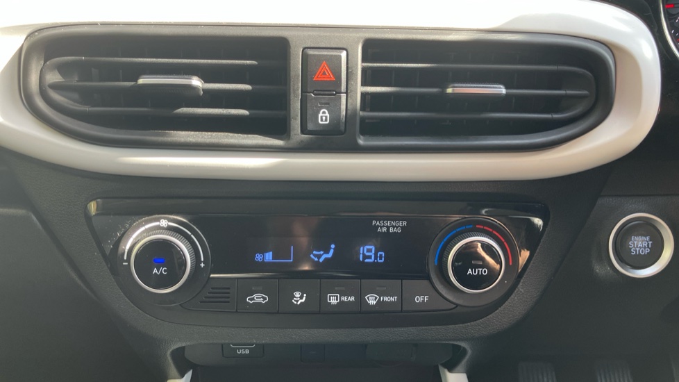 Hyundai i10 1.0 MPi Premium 5dr Petrol Hatchback - Image 28