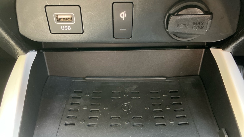 Hyundai i10 1.0 MPi Premium 5dr Petrol Hatchback - Image 29