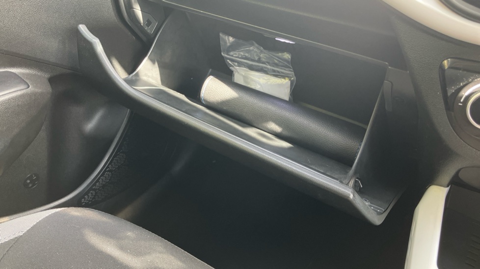 Hyundai i10 1.0 MPi Premium 5dr Petrol Hatchback - Image 32
