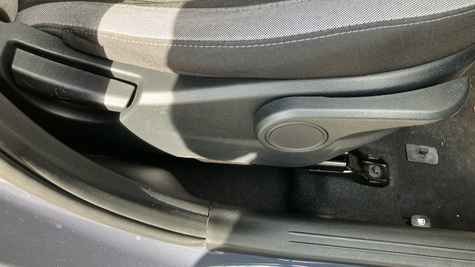 Hyundai i10 1.0 MPi Premium 5dr Petrol Hatchback - Image 38