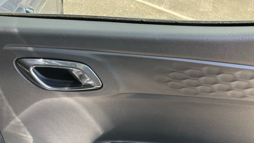 Hyundai i10 1.0 MPi Premium 5dr Petrol Hatchback - Image 39
