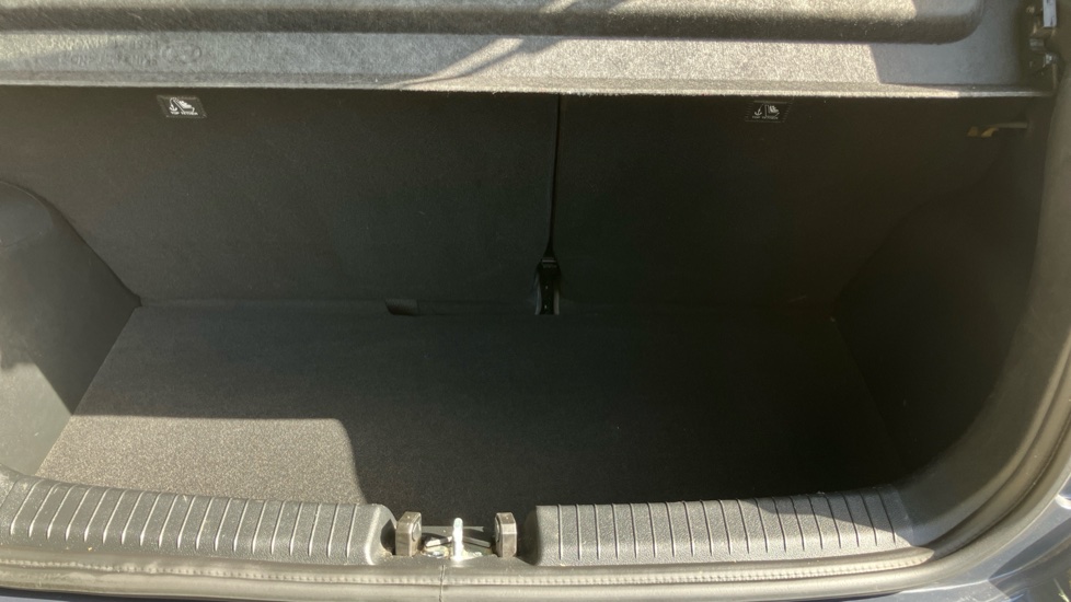 Hyundai i10 1.0 MPi Premium 5dr Petrol Hatchback - Image 43