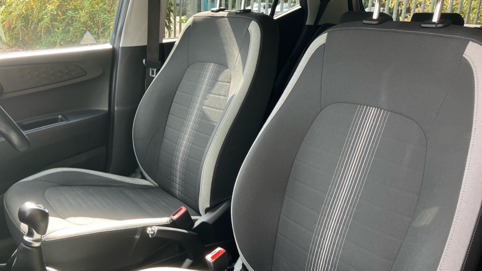 Hyundai i10 1.0 MPi Premium 5dr Petrol Hatchback - Image 45