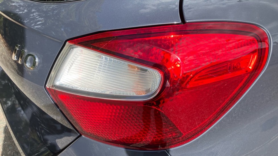 Hyundai i10 1.0 MPi Premium 5dr Petrol Hatchback - Image 50