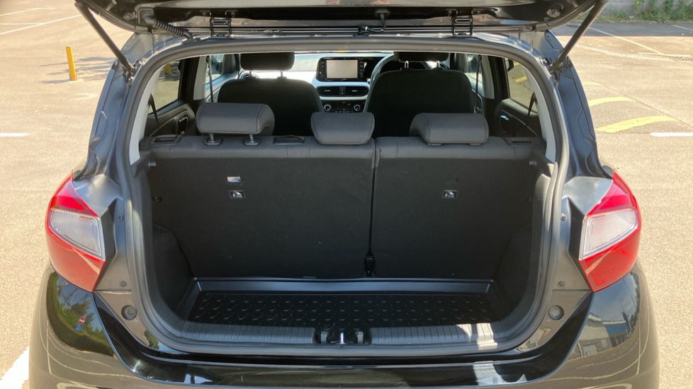 Hyundai i10 1.0 MPi Premium 5dr Petrol Hatchback - Image 4