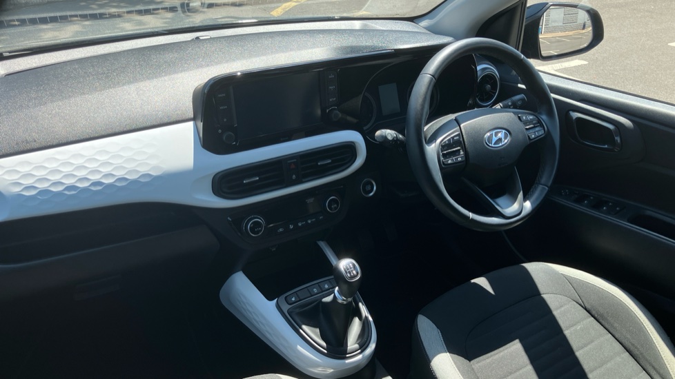 Hyundai i10 1.0 MPi Premium 5dr Petrol Hatchback - Image 9