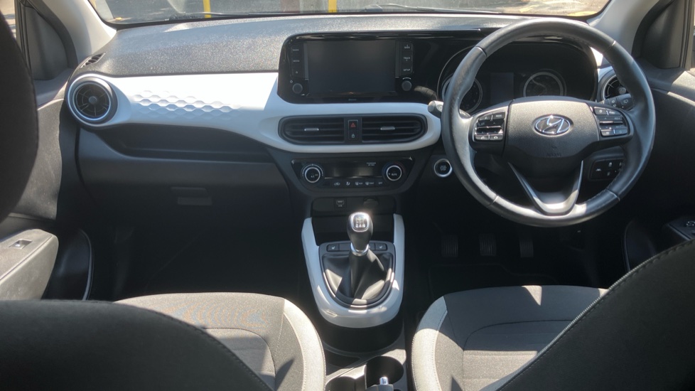 Hyundai i10 1.0 MPi Premium 5dr Petrol Hatchback - Image 10