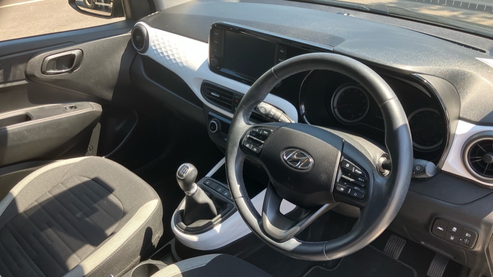 Hyundai i10 1.0 MPi Premium 5dr Petrol Hatchback - Image 11