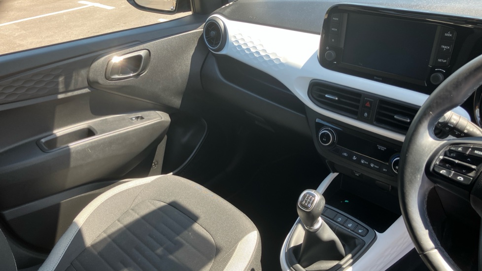 Hyundai i10 1.0 MPi Premium 5dr Petrol Hatchback - Image 14