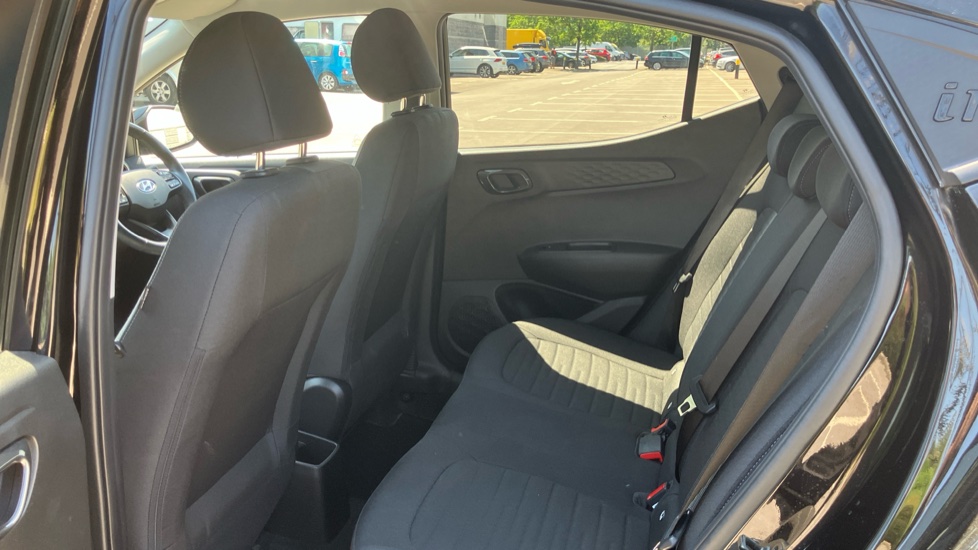 Hyundai i10 1.0 MPi Premium 5dr Petrol Hatchback - Image 16